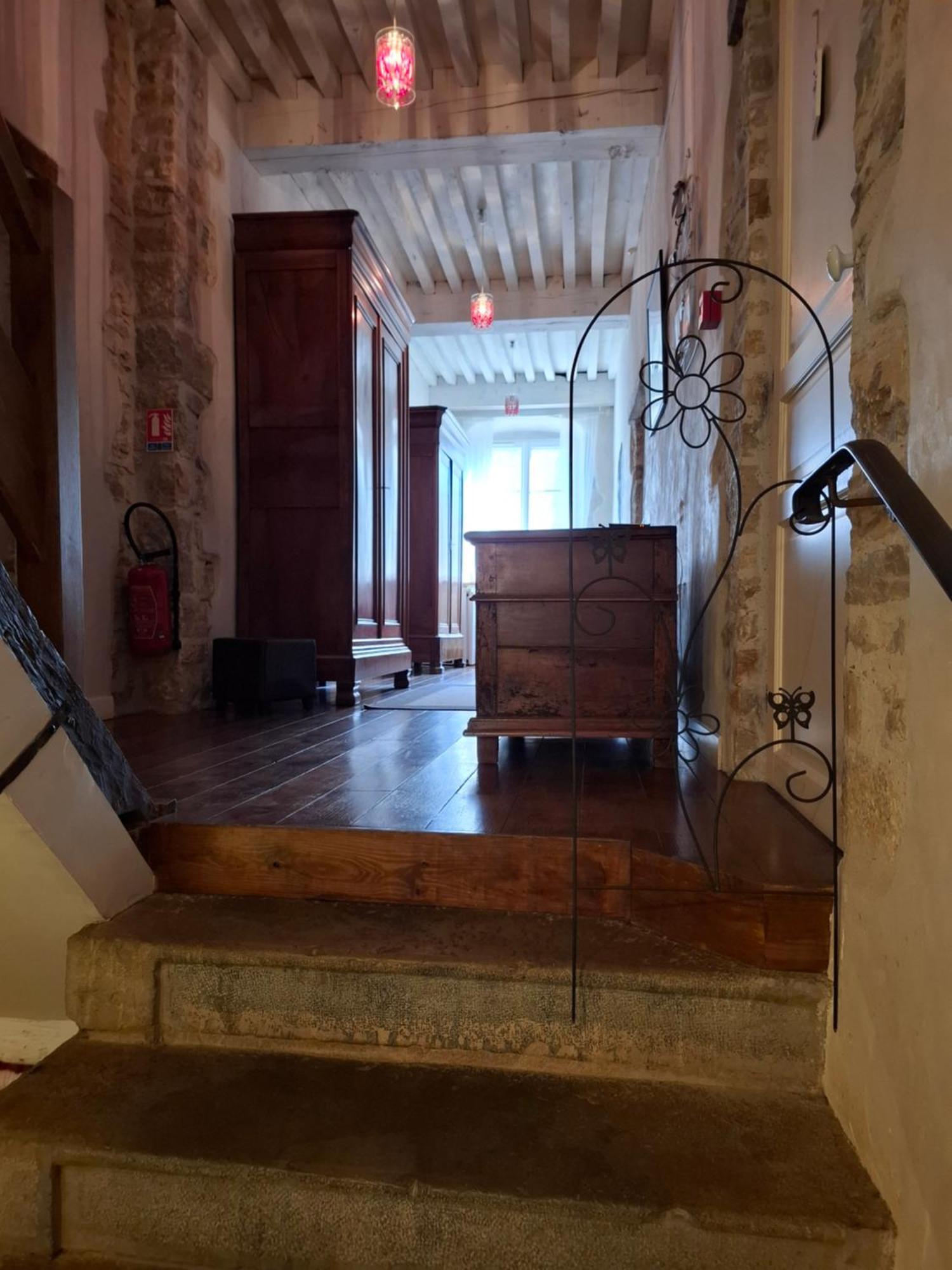Maison d'Eusébia Château-Chalon Extérieur photo