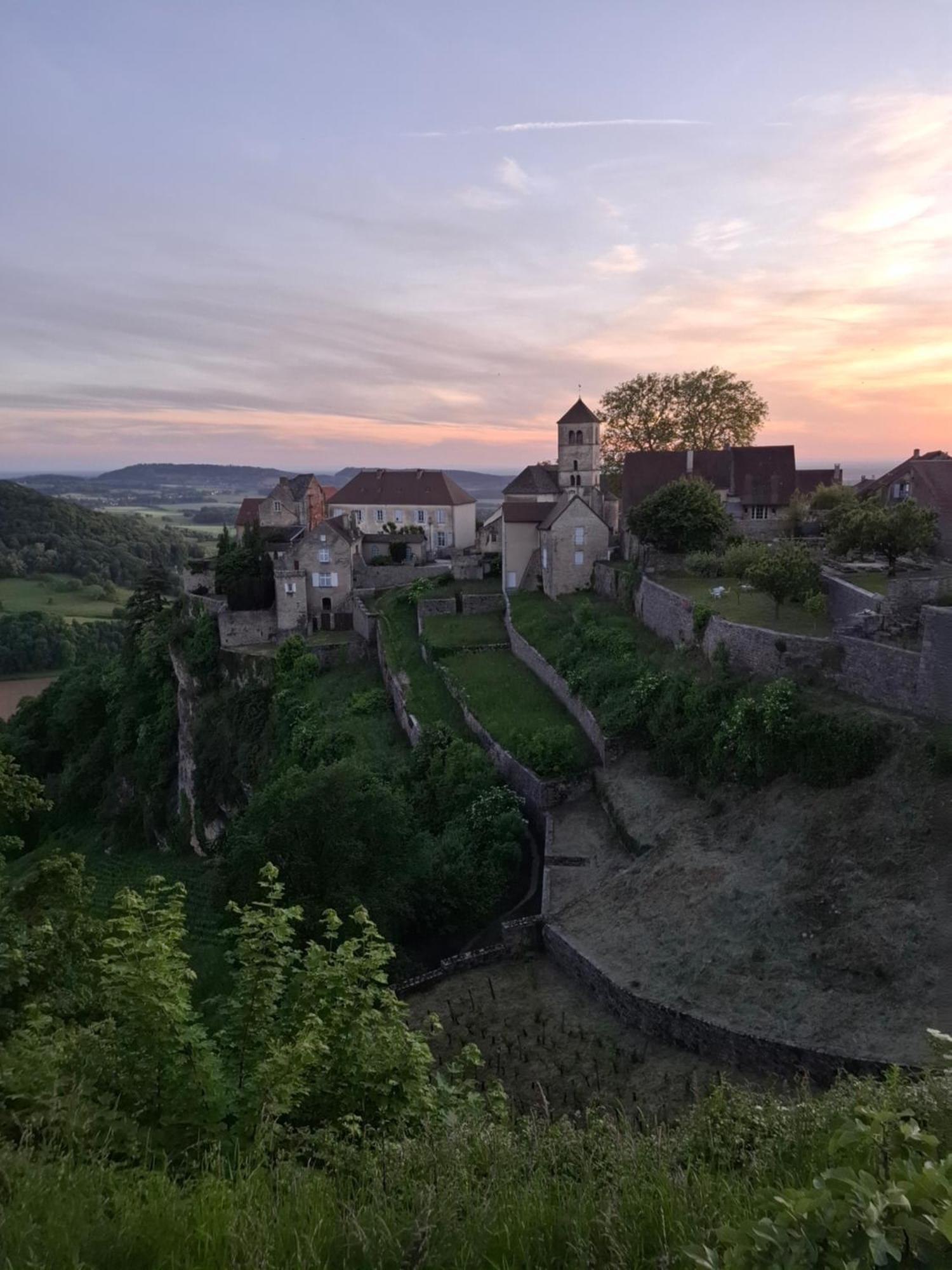 Maison d'Eusébia Château-Chalon Extérieur photo